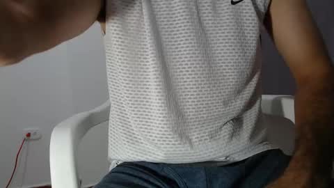 Snapshot of andres_blanco_ chatting on 10-11-25, 02:11 i am Andres online show from 10-11-25, 02:11