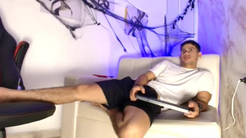 andres_stud online show from 10-29-25, 05:20