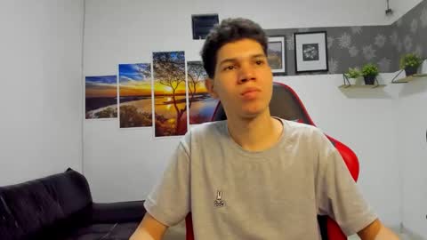 andrew_2811 online show from 11-02-25, 04:15