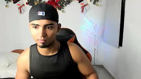 andrew_jonhes1 online show from 12-01-25, 11:26