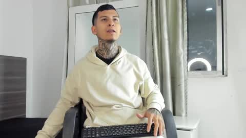 andrew_sanders69 online show from 11-16-25, 03:12