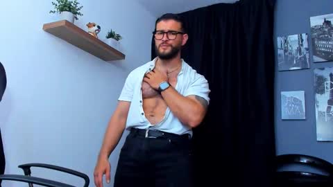 Andrew Diaz online show from 10-31-25, 04:57