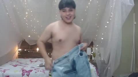 Snapshot of andrewsmile_ chatting on 12-21-24, 12:49 ANDREW online show from 12-21-24, 12:49