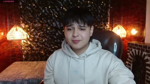 Snapshot of andrewsmile_ chatting on 01-03-25, 12:41 ANDREW online show from 01-03-25, 12:41