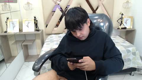 Snapshot of andrewsmile_ chatting on 01-06-25, 04:55 ANDREW online show from 01-06-25, 04:55