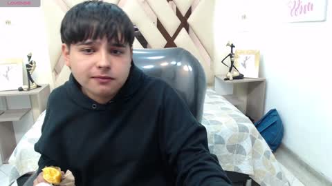 Snapshot of andrewsmile_ chatting on 01-08-25, 01:20 ANDREW online show from 01-08-25, 01:20