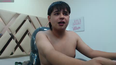 Snapshot of andrewsmile_ chatting on 01-12-25, 01:48 ANDREW online show from 01-12-25, 01:48