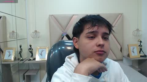 Snapshot of andrewsmile_ chatting on 01-15-25, 12:36 ANDREW online show from 01-15-25, 12:36