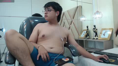 Snapshot of andrewsmile_ chatting on 01-25-25, 04:24 ANDREW online show from 01-25-25, 04:24