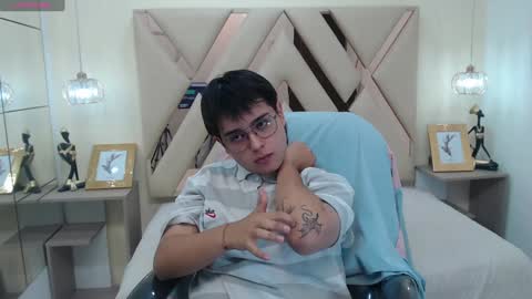 Snapshot of andrewsmile_ chatting on 01-27-25, 06:20 ANDREW online show from 01-27-25, 06:20