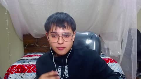 Snapshot of andrewsmile_ chatting on 02-07-25, 12:28 ANDREW online show from 02-07-25, 12:28