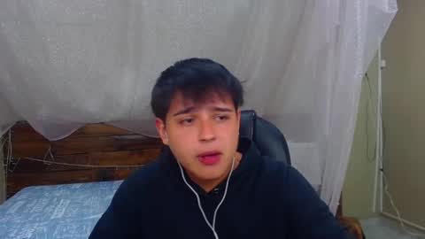 Snapshot of andrewsmile_ chatting on 02-17-25, 12:05 ANDREW online show from 02-17-25, 12:05