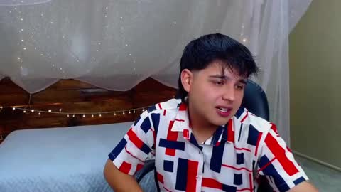 Snapshot of andrewsmile_ chatting on 03-10-25, 12:26 ANDREW online show from 03-10-25, 12:26