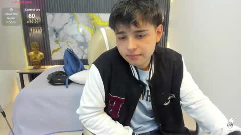 Snapshot of andrewsmile_ chatting on 09-18-25, 01:13 ANDREW online show from 09-18-25, 01:13