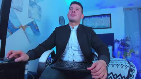 Snapshot of andrewstelee chatting on 03-08-25, 03:06 andrewstelee online show from 03-08-25, 03:06