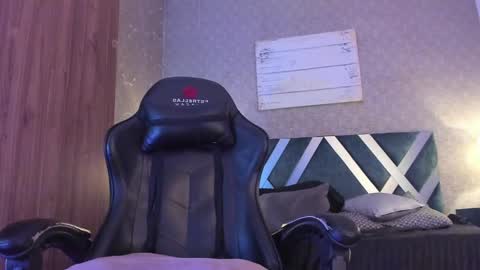 Snapshot of andreww_whitee chatting on 12-12-24, 01:32 AndreW White online show from 12-12-24, 01:32