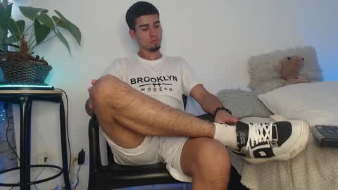 Snapshot of andy_0018 chatting on 12-06-24, 08:40 Andy online show from 12-06-24, 08:40