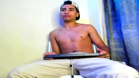 Snapshot of andy_0018 chatting on 12-27-24, 09:28 Andy online show from 12-27-24, 09:28