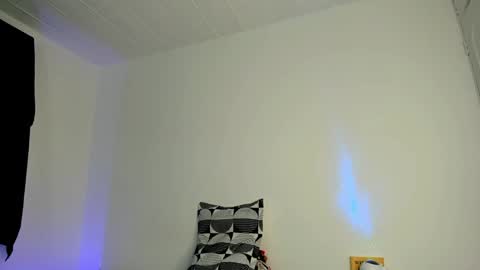 Snapshot of andy_0018 chatting on 02-06-25, 12:33 Andy online show from 02-06-25, 12:33