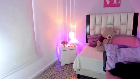 Andrea online show from 11-12-25, 01:00