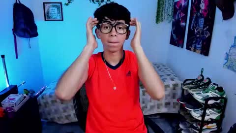 Snapshot of andy_guez_11 chatting on 11-18-25, 09:47 andy_guez_11 online show from 11-18-25, 09:47