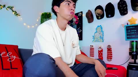 Snapshot of andy_guez_11 chatting on 11-29-25, 10:07 andy_guez_11 online show from 11-29-25, 10:07