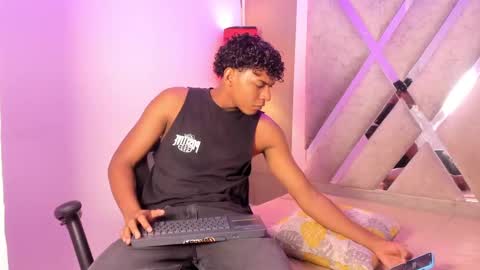 andy_jones7 online show from 10-01-25, 03:23