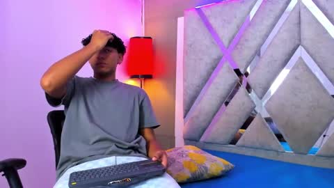 andy_jones7 online show from 10-02-25, 03:13