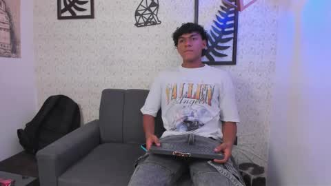 andy_jones7 online show from 10-03-25, 07:33