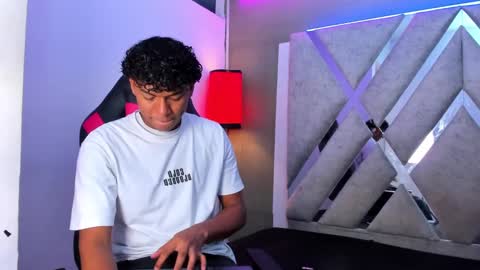 andy_jones7 online show from 10-06-25, 03:26