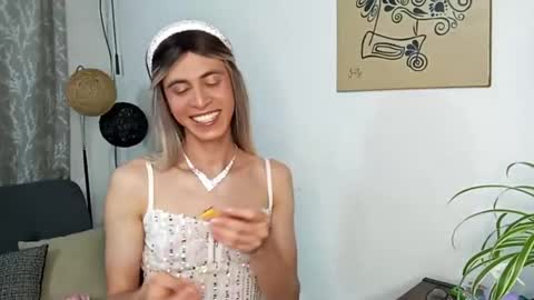 Andy van der Rose online show from 10-31-25, 01:06