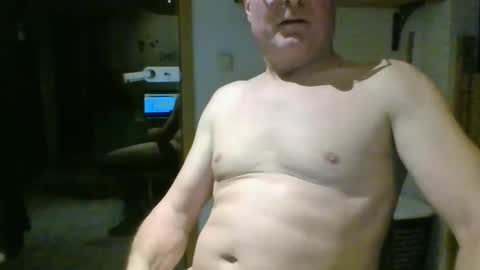 Snapshot of andybayern chatting on 12-15-25, 05:28 andybayern online show from 12-15-25, 05:28