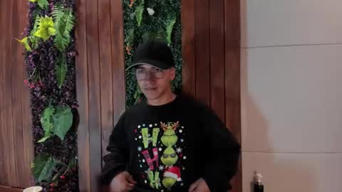 Snapshot of andyjoy_ chatting on 12-04-25, 11:30 Andy Joy online show from 12-04-25, 11:30