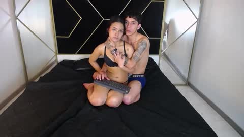 Snapshot of andyliveandsofi chatting on 12-16-25, 01:05 AndyliveandSofi online show from 12-16-25, 01:05