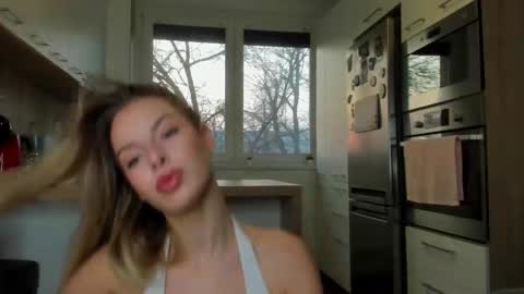 Snapshot of anexxblondie chatting on 01-18-26, 02:32 Ane online show from 01-18-26, 02:32