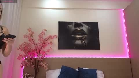 Snapshot of anexxblondie chatting on 03-04-26, 04:35 Ane online show from 03-04-26, 04:35