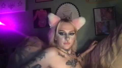 Snapshot of ang3lmorgu3 chatting on 12-13-25, 10:59 ang3lmorgu3 online show from 12-13-25, 10:59