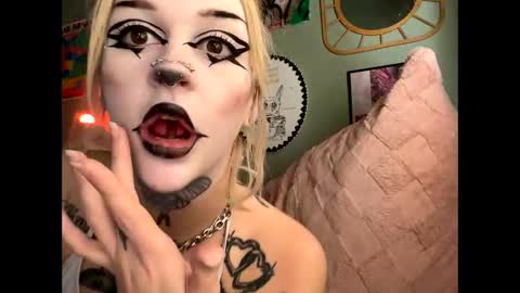 Snapshot of ang3lmorgu3 chatting on 12-18-25, 06:03 ang3lmorgu3 online show from 12-18-25, 06:03