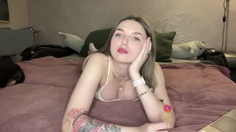 Sophie online show from 09-13-25, 05:02
