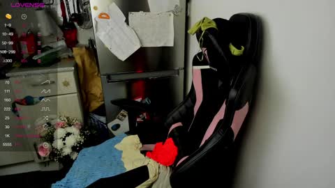 Eva online show from 12-23-24, 01:51