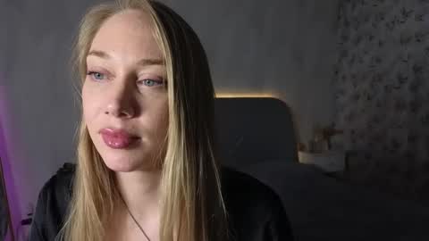 angel  blonde  online show from 10-09-25, 05:55