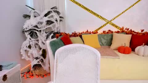 Snapshot of angel_claire chatting on 10-31-25, 09:16 Claire - be back soon online show from 10-31-25, 09:16