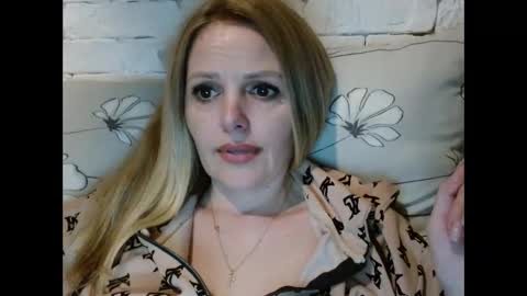 Snapshot of angel_girllovemy chatting on 11-28-25, 04:31 ANGEL online show from 11-28-25, 04:31