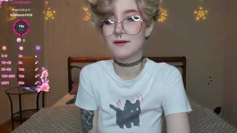 Snapshot of angel_julles chatting on 11-06-25, 01:06 Angel Dust online show from 11-06-25, 01:06