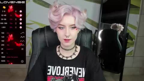 Snapshot of angel_julles chatting on 11-23-25, 02:28 Angel Dust online show from 11-23-25, 02:28