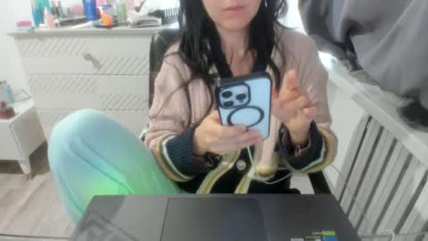 Snapshot of angel_lee__ chatting on 01-05-25, 03:43 angel_lee__ online show from 01-05-25, 03:43