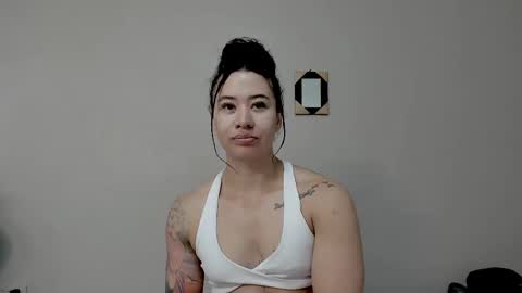 Snapshot of angel_martins chatting on 10-17-25, 01:35 Angel online show from 10-17-25, 01:35