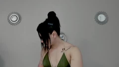 Snapshot of angel_martins chatting on 10-22-25, 10:42 Angel online show from 10-22-25, 10:42