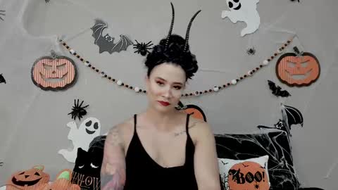 Snapshot of angel_martins chatting on 10-29-25, 01:30 Angel online show from 10-29-25, 01:30