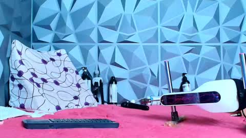 Snapshot of angel_red77 chatting on 11-28-25, 08:00 angel red77 online show from 11-28-25, 08:00